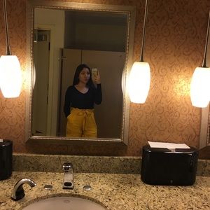 Meet your Posher, Abril